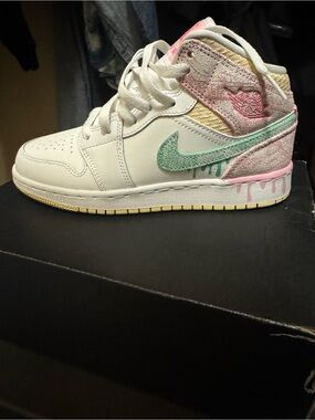 Nike Mid-Top Sneakers in White, Mint & Pink